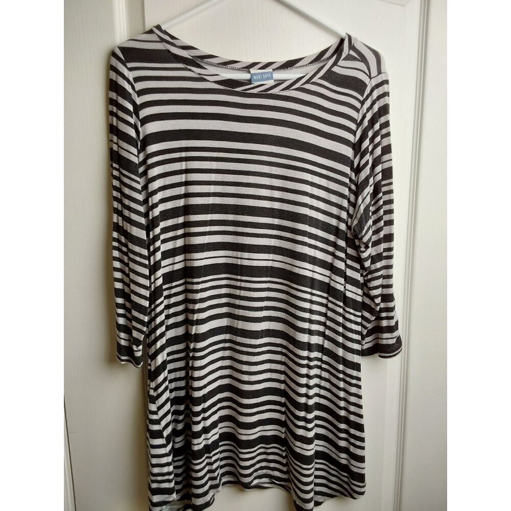 Meri Skye gray and black stiped‎ asymmetrical bottom shirt, size 0X